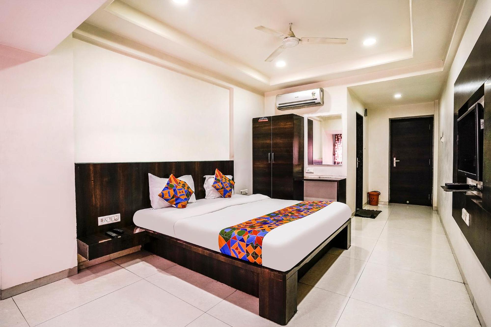 สปอต ออน 63194 โฮเต็ล ราช ทัวริสต์ Hotel นาสิก ภายนอก รูปภาพ