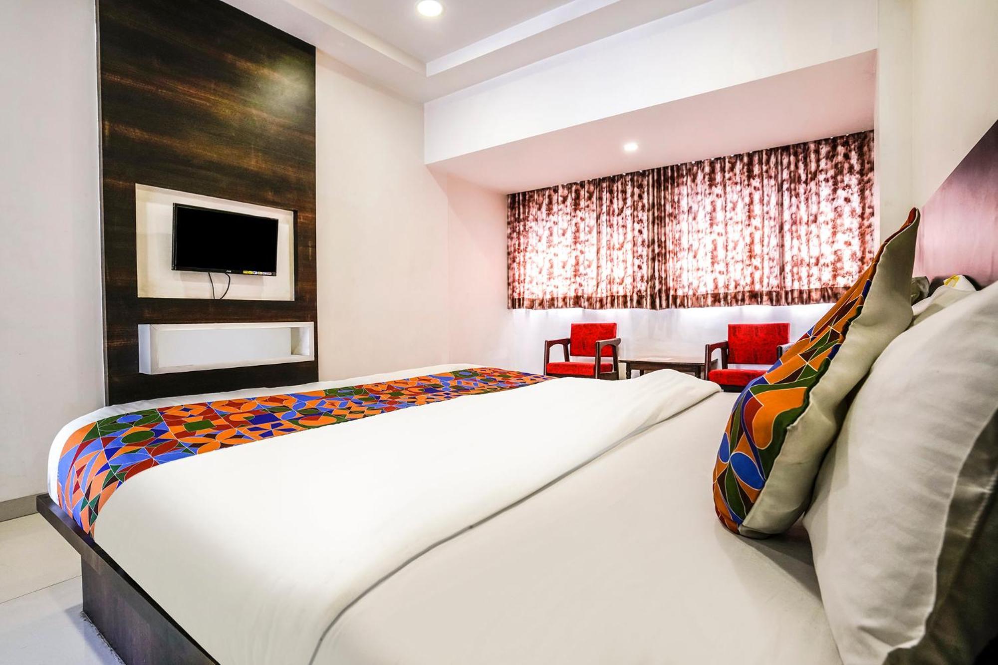 สปอต ออน 63194 โฮเต็ล ราช ทัวริสต์ Hotel นาสิก ภายนอก รูปภาพ