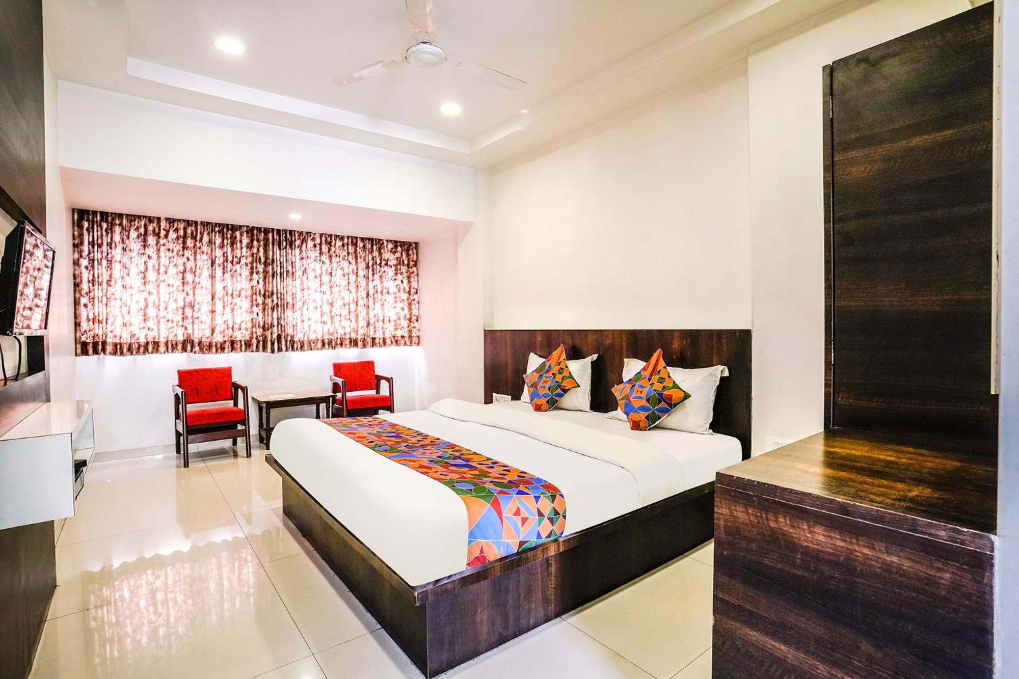 สปอต ออน 63194 โฮเต็ล ราช ทัวริสต์ Hotel นาสิก ภายนอก รูปภาพ