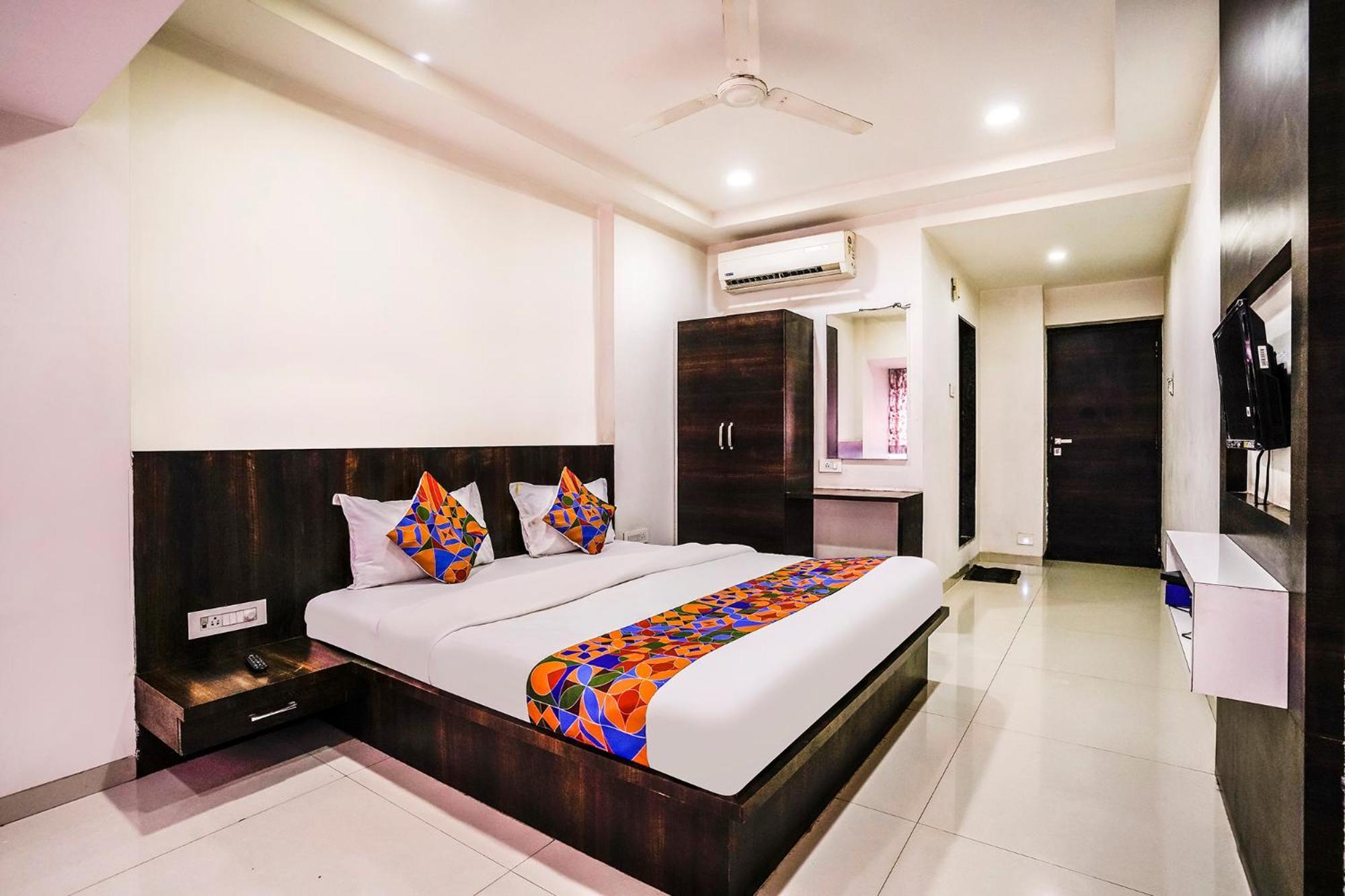 สปอต ออน 63194 โฮเต็ล ราช ทัวริสต์ Hotel นาสิก ภายนอก รูปภาพ