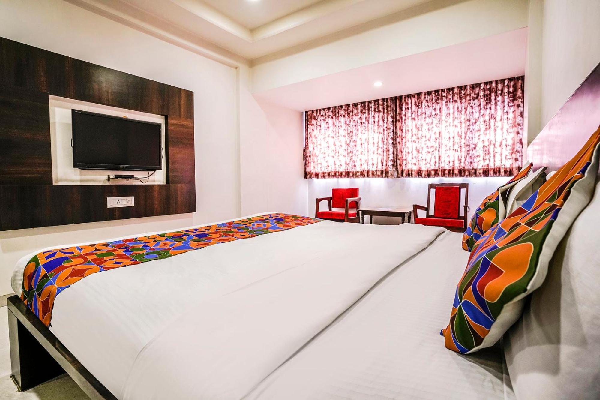 สปอต ออน 63194 โฮเต็ล ราช ทัวริสต์ Hotel นาสิก ภายนอก รูปภาพ